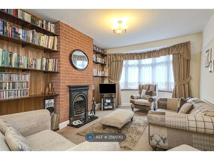 5 Bedroom Semi-Detached House To Rent In New Road, London, SE2