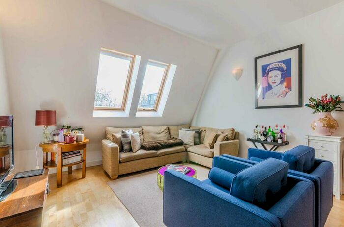 2 Bedroom Maisonette To Rent In Piano Lane, Islington, London, N16