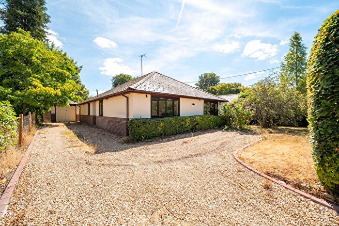 4 Bedroom Detached Bungalow For Sale In The Green, Kimpton, SP11
