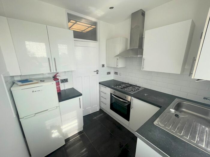 2 Bedroom Flat To Rent In Station Chambers, Brownlow Road, Bounds Green, London, N11