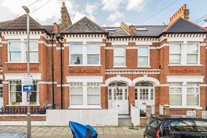 3 Bedroom Flat For Sale In Stapleton Road, Tooting, SW17