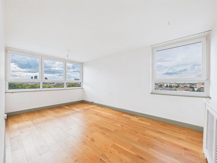 2 Bedroom Flat To Rent In Roman Road, Bethnal Green, E2
