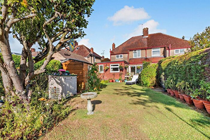 3 Bedroom Semi-detached House For Sale In Doughty Street, Stamford, PE9