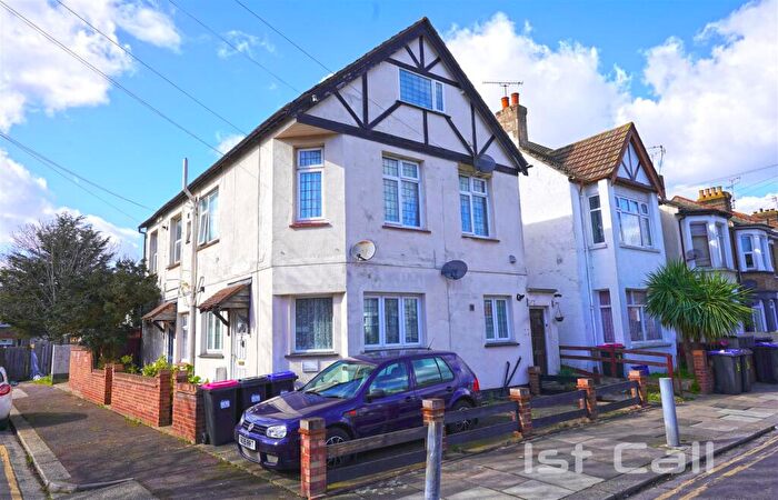 1 Bedroom Flat For Sale In Oban Road, Southend-On-Sea, SS2