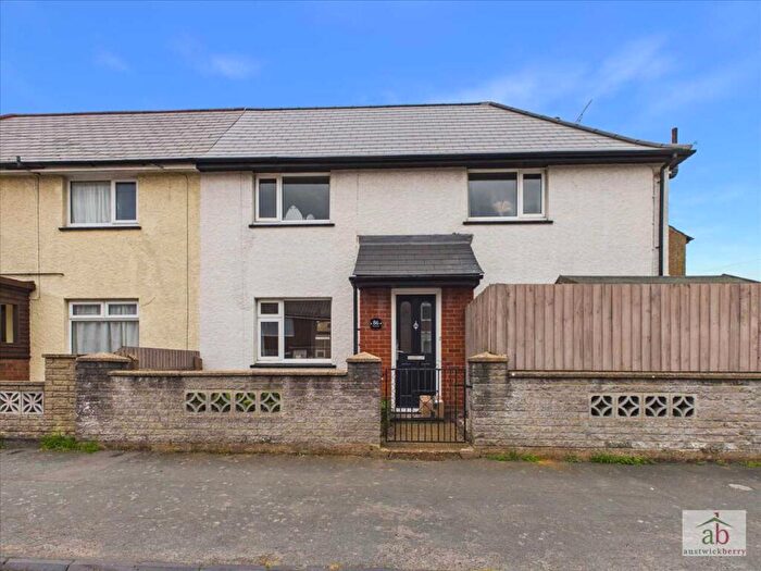 3 Bedroom Semi-Detached House For Sale In King Street, Felixstowe, IP11