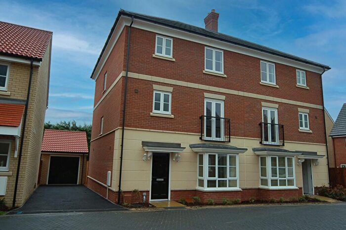 5 Bedroom Semi-Detached House To Rent In Bridge Farm Close, Mildenhall, Bury St Edmunds, Suffolk, IP28