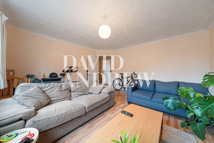 2 Bedroom Flat To Rent In Castleview Close, London, N4
