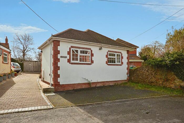 2 Bedroom Detached Bungalow For Sale In Tomlins Lane, Gillingham, SP8