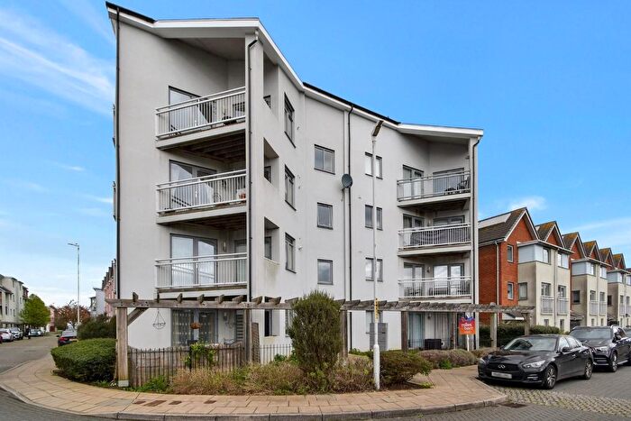 2 Bedroom Flat For Sale In Drummond Grove, Willesborough, Ashford, TN24