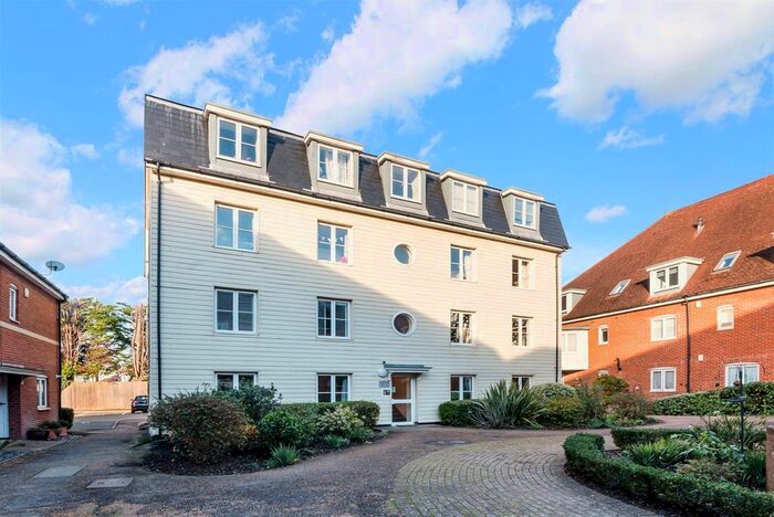 2 Bedroom Flat To Rent In Wingfield Court, Banstead, SM7
