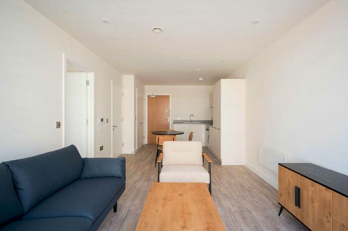 1 Bedroom Flat To Rent In Gillingham Gate Road, Chatham, ME4