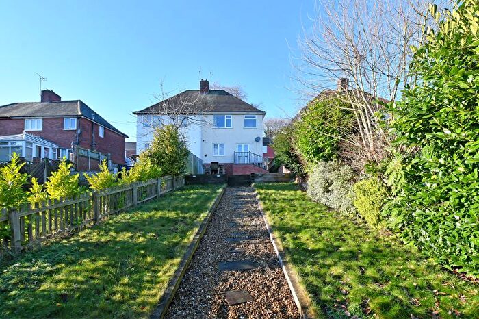 3 Bedroom Semi-Detached House For Sale In Handley Road, New Whittington, Chesterfield, S43