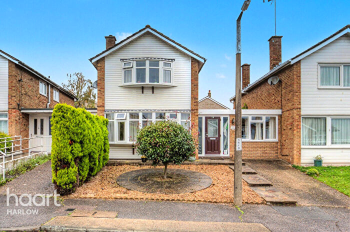 3 Bedroom Link Detached House For Sale In Fir Park, Harlow, CM19