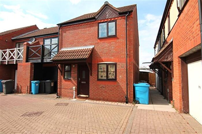 2 Bedroom Semi-Detached House To Rent In Boatswain Croft, HU1