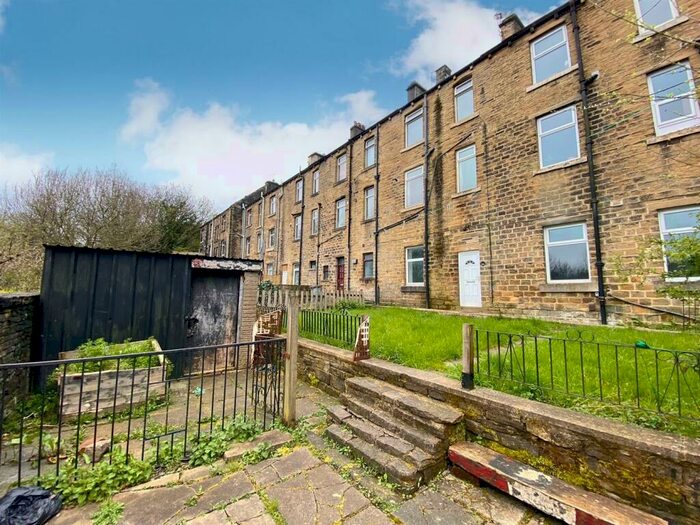 1 Bedroom Maisonette To Rent In Manchester Road, Milnsbridge, HD4