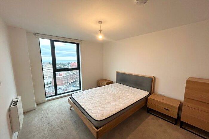 2 Bedroom Flat To Rent In Holdenhurst Road, Bournemouth, BH8