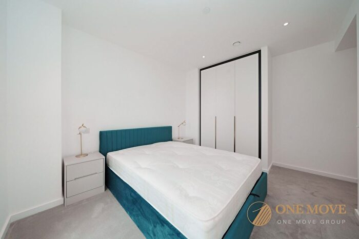 2 Bedroom Flat To Rent In Jacquard Point, The Silk District, E1