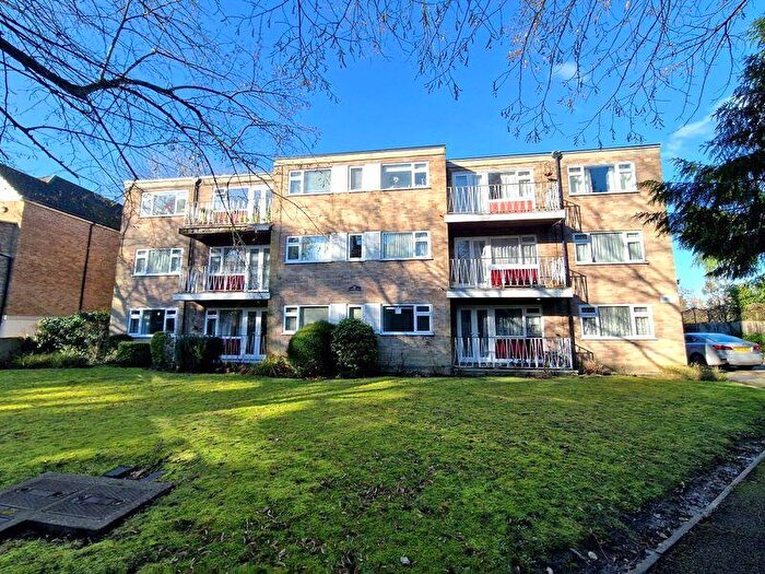 2 Bedroom Flat For Sale In Westfield Park, Hatch End, HA5