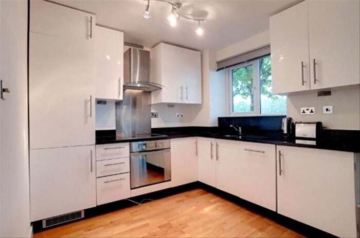 1 Bedroom Flat To Rent In Ringwood Gardens, Canary Wharf, E14