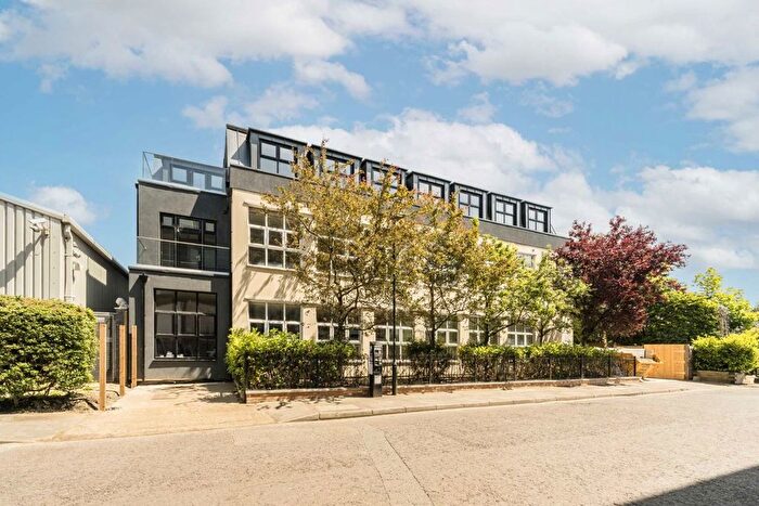 1 Bedroom Flat To Rent In Victoria Villas, Richmond, TW9