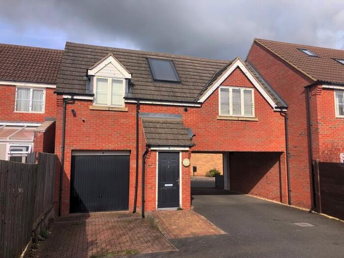 2 Bedroom Flat To Rent In Middleton Road, Daventry, NN11