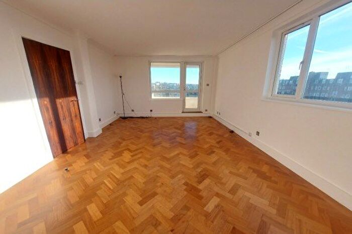 2 Bedroom Flat To Rent In Bowen Court, Hove, BN3