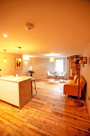 2 Bedroom House To Rent In Ladybarn Road, Manchester, M14