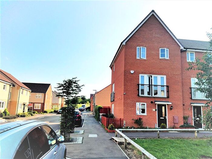 3 Bedroom House To Rent In Vauxhall Way, Dunstable, LU6