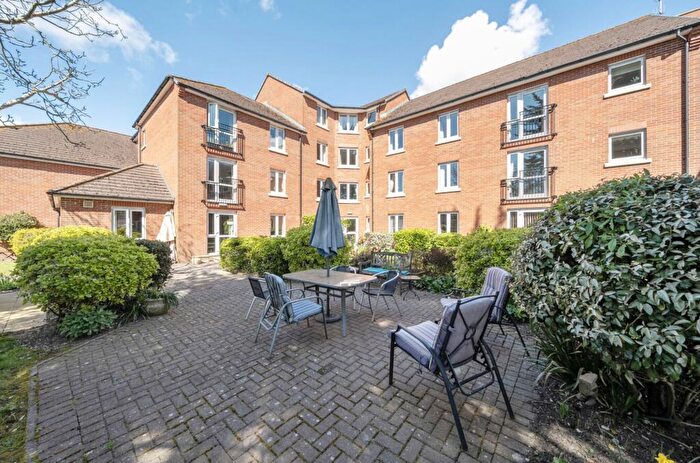 1 Bedroom Flat For Sale In Stockbridge Road, Chichester, PO19