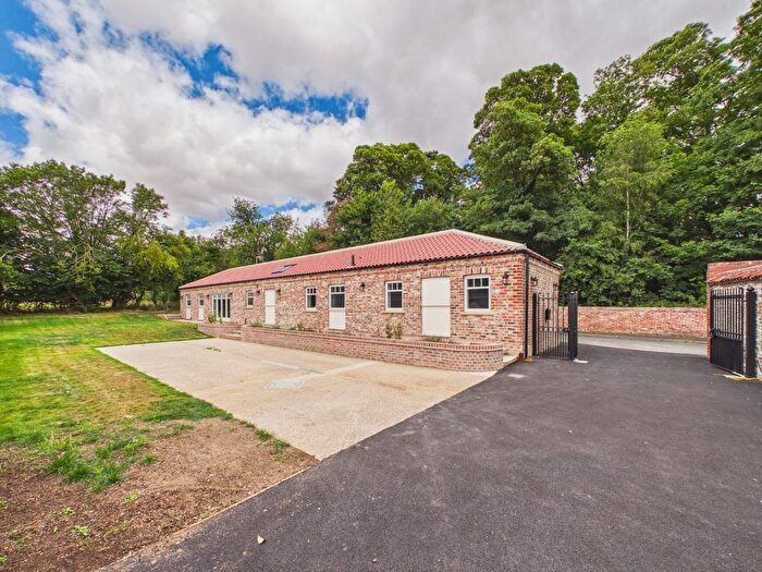 3 Bedroom Detached Bungalow To Rent In Bed Cottage, Main Street, Bessingby, YO16