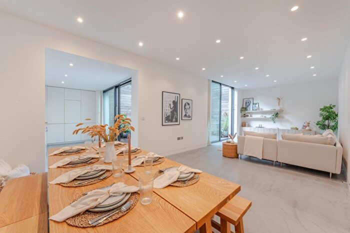 2 Bedroom Flat To Rent In Oval Road, Primrose Hill, NW1