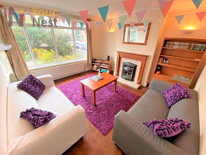 4 Bedroom Semi-Detached House To Rent In Stanmore Crescent, Headingley, LS4