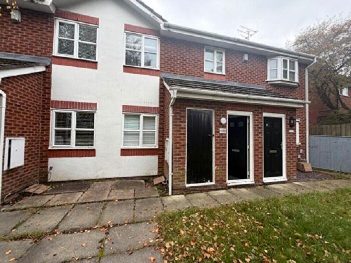 2 Bedroom Flat For Sale In Hunts Cross Avenue, Liverpool, Merseyside., L25