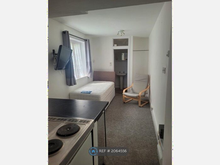 Studio To Rent In The Esplanade, Weymouth, DT4