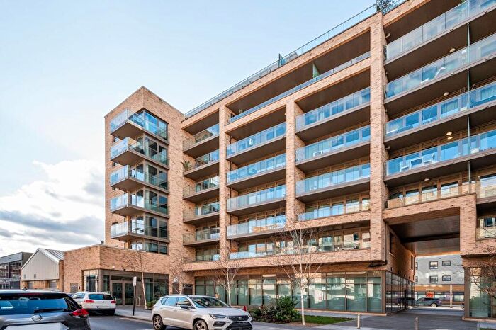 3 Bedroom Flat To Rent In Hemming Street, , Tower Hamlets, London, E1
