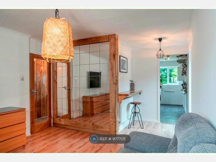 1 Bedroom Maisonette To Rent In Warbreck Drive, Reading, RG31