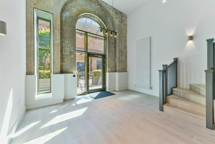 3 Bedroom Flat To Rent In Windsor Square, Royal Arsenal, London, SE18