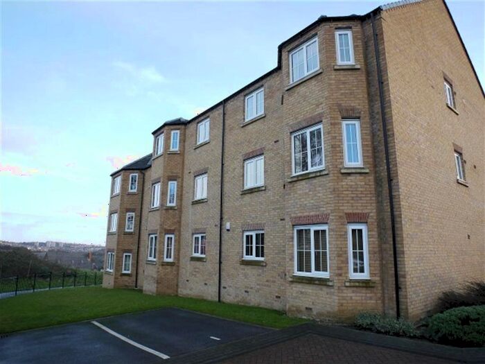2 Bedroom Flat To Rent In Broadlands Gardens, Pudsey, LS28