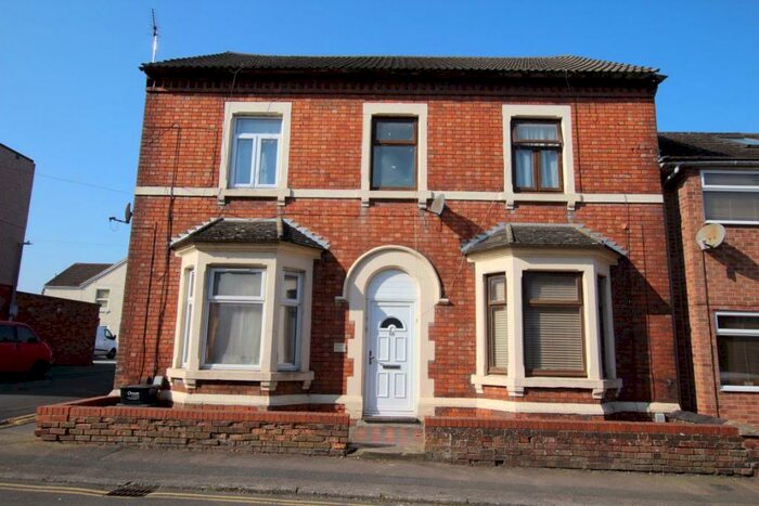 1 Bedroom Flat To Rent In Hythe Road, Swindon, SN1