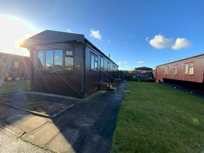 2 Bedroom Park Home For Sale In Chestnut Crescent, The Elms, Torksey, LN1