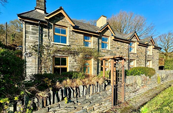 2 Bedroom Semi-Detached House For Sale In Dolwyddelan, LL25