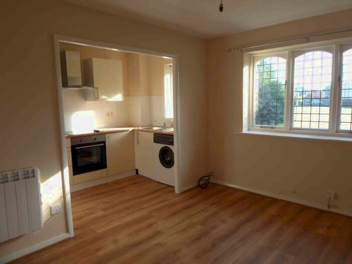 1 Bedroom Flat To Rent In Pickwell Close, Lower Earley, RG6