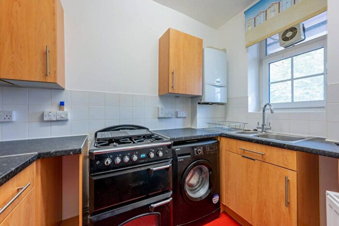 1 Bedroom Flat For Sale In Dog Kennel Hill Estate, East Dulwich, London, SE22