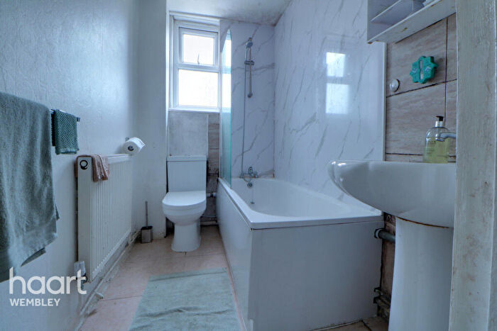 1 Bedroom Flat For Sale In Midwood Close, London, NW2