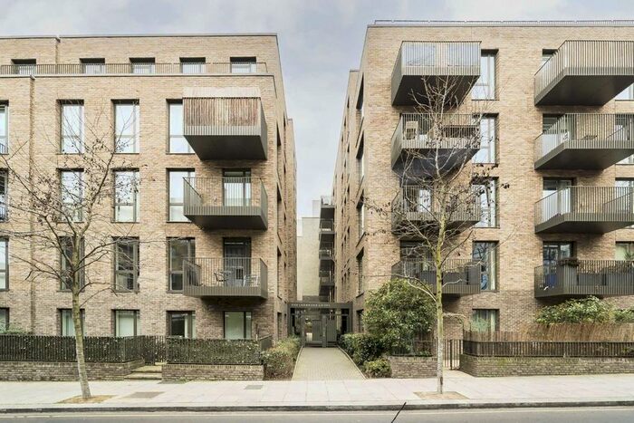 3 Bedroom Flat To Rent In West Row, London, W10