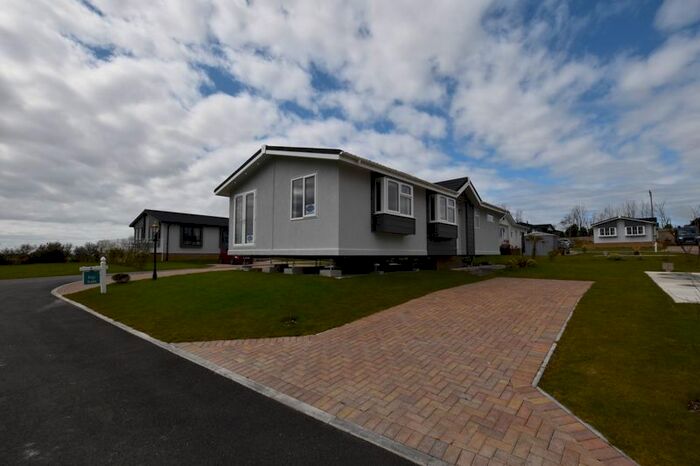 2 Bedroom Mobile/park Home For Sale In Trebarber, Newquay, TR8