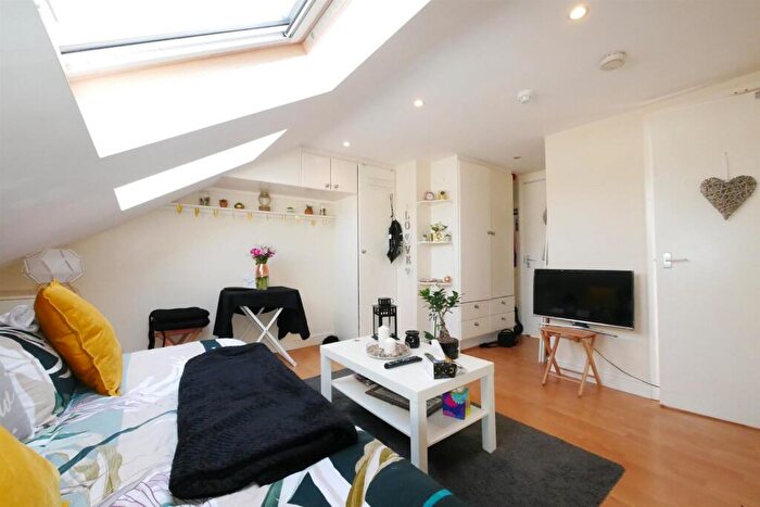 Studio To Rent In Cranbrook Park, Wood Green, N22