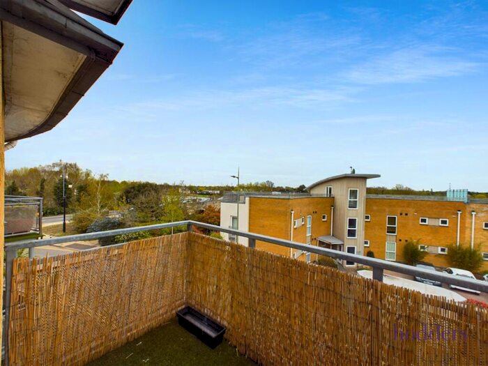 2 Bedroom Apartment To Rent In Chertsey, Surrey, KT16