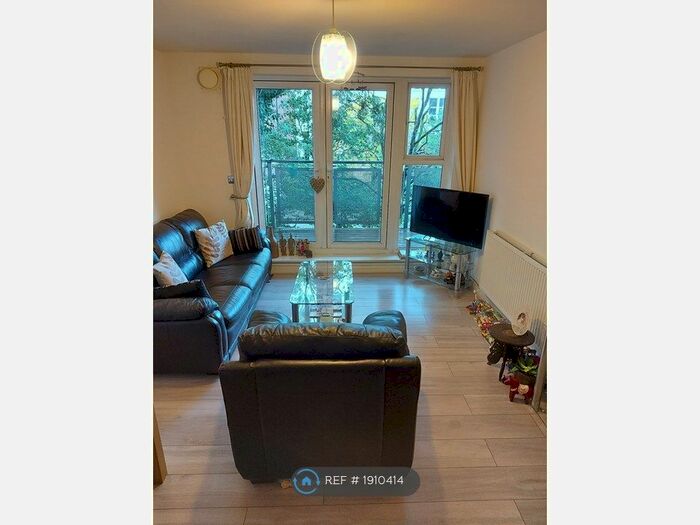 2 Bedroom Flat To Rent In Smoothfield Court, Hounslow, TW3