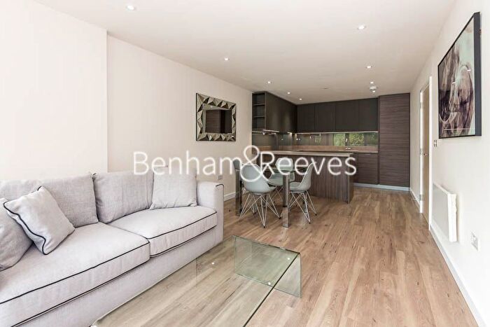 1 Bedroom Flat To Rent In Beaufort Square, Edgware, NW9